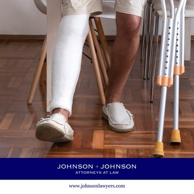 Personal injury victim in Batesburg-Leesville, South Carolina with a broken leg and crutches 